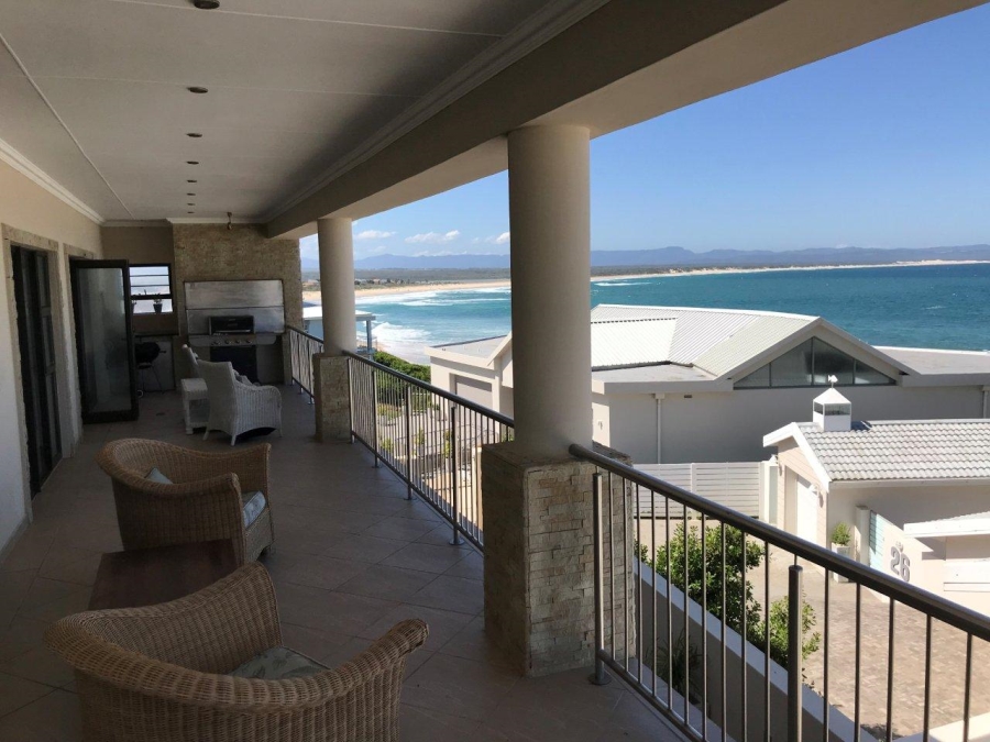 9 Bedroom Property for Sale in Wavecrest Eastern Cape
